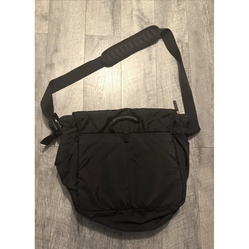 LL Bean Messenger Bag Mens Nylon Black Flap Laptop Carrying Buckle Travel LARGE